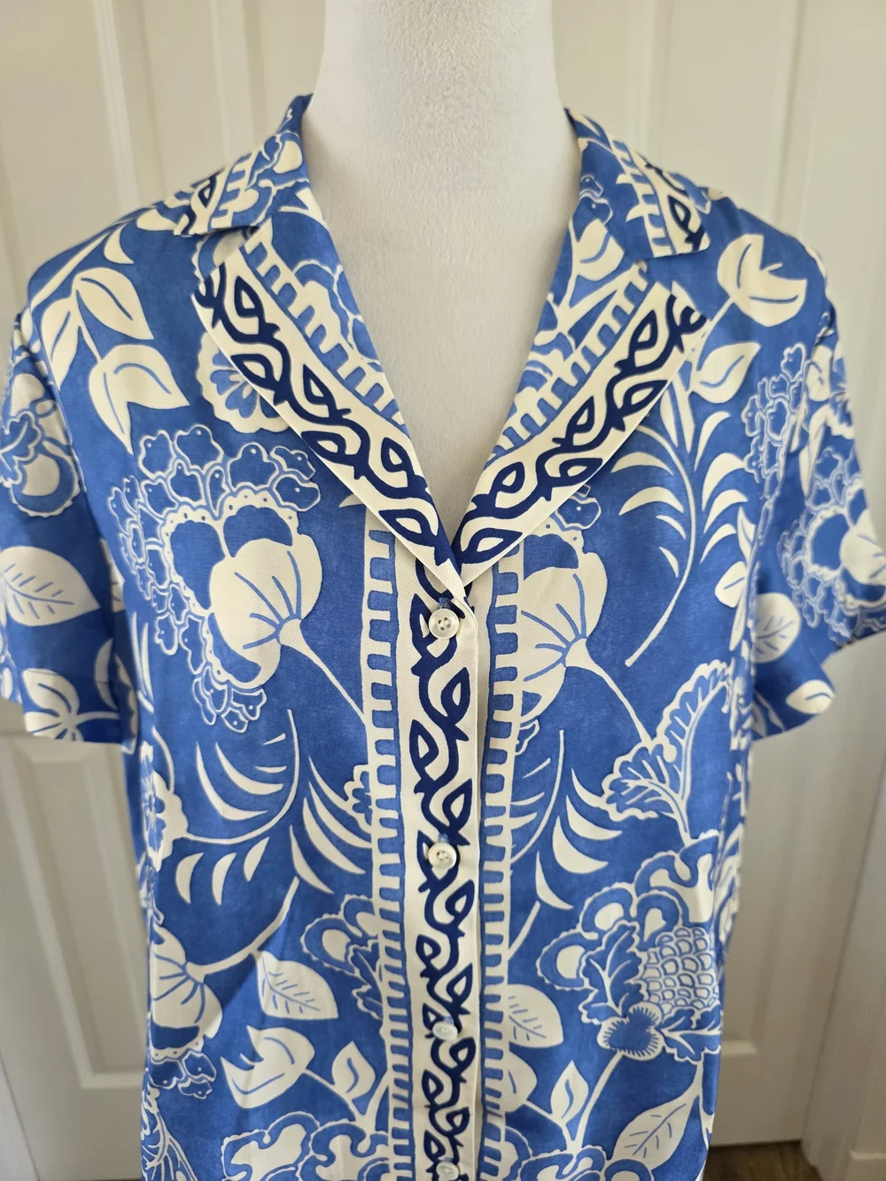 J.McLaughlin Silk Blend Floral Button Front Notched Collar Resort Blouse Size M - Picture 7 of 11